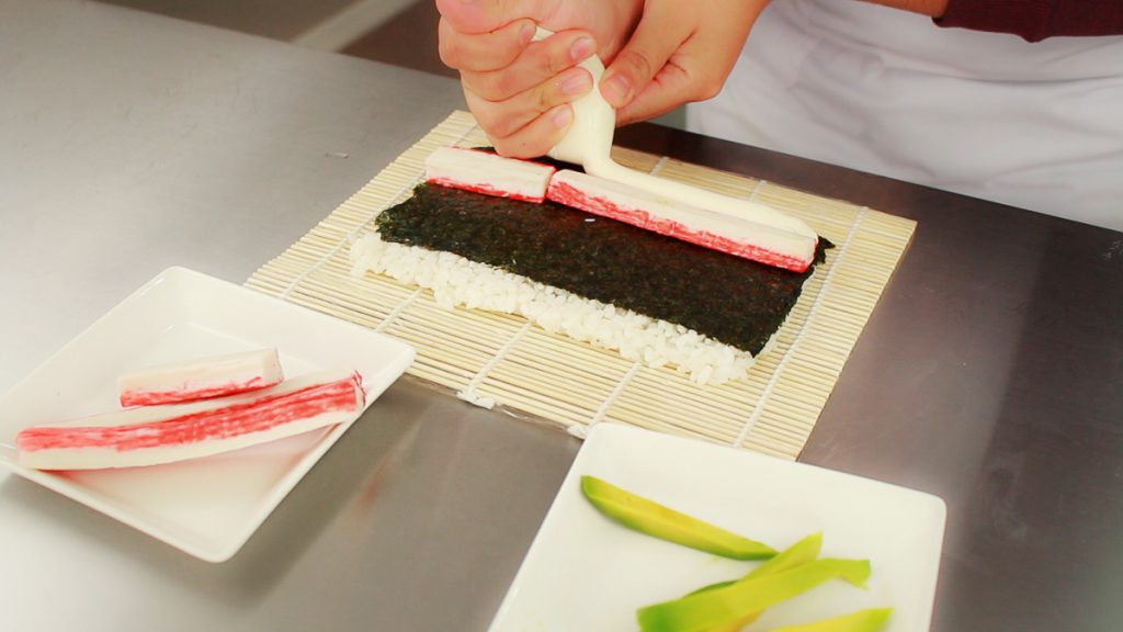 Aprende A Preparar Un Delicioso Roll Sushi | Delicias.tv Blog